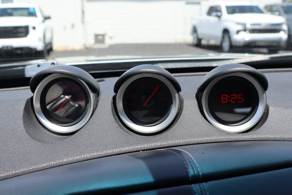 Used 2016 Nissan 370Z Coupe RWD image 16