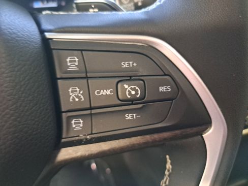 New 2025 Jeep Grand Cherokee L Limited RWD image 19