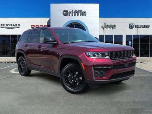 New 2026 Jeep Grand Cherokee Altitude RWD image 2