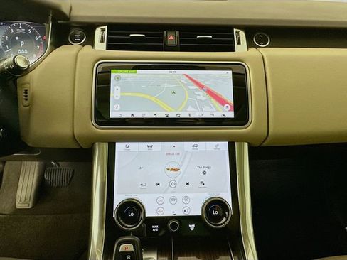 Used 2020 Land Rover Range Rover Sport HSE image 13