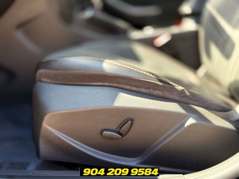 Used 2014 Ford Focus Titanium FWD image 11