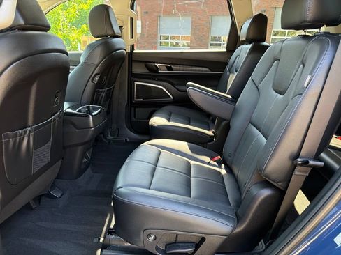 Certified 2024 Kia Telluride EX w/ EX Captain's Chair Package AWD/4WD image 26