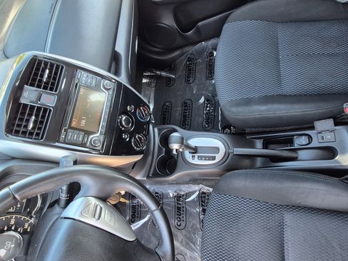 Used 2016 Nissan Versa Note SV FWD image 19