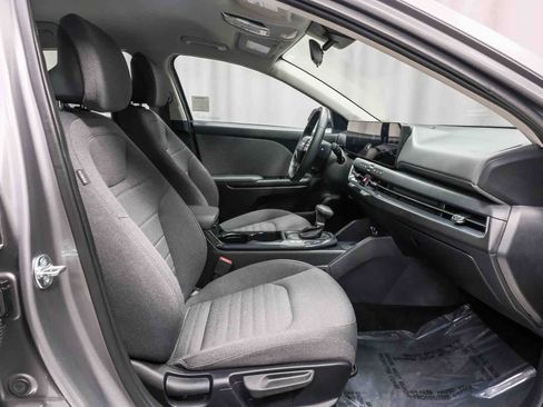 Used 2025 Kia K4 EX image 16