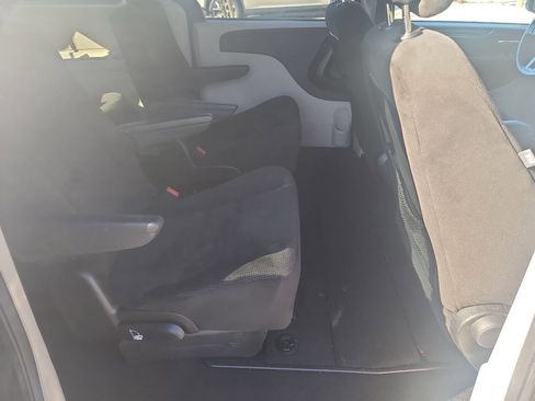 Used 2016 Dodge Grand Caravan SE image 29