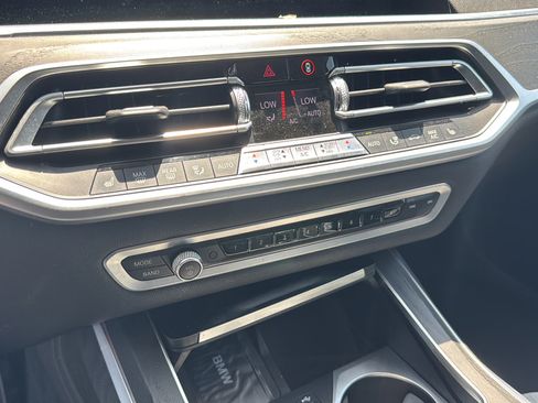 Used 2020 BMW X7 xDrive40i w/ Premium Package AWD/4WD image 28