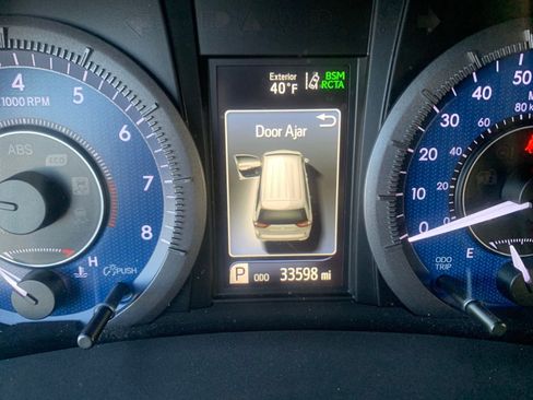 Used 2020 Toyota Sienna LE image 18