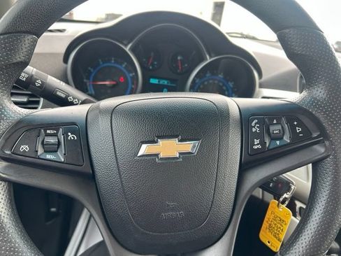 Used 2016 Chevrolet Cruze LT w/ Sun And Sound Package FWD image 24