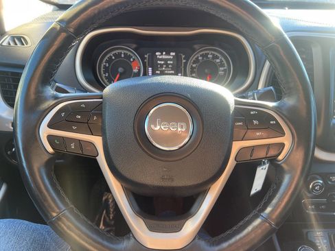 Used 2018 Jeep Cherokee Latitude image 22