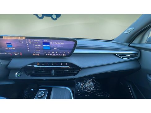 Certified 2025 Buick Enclave Preferred image 17