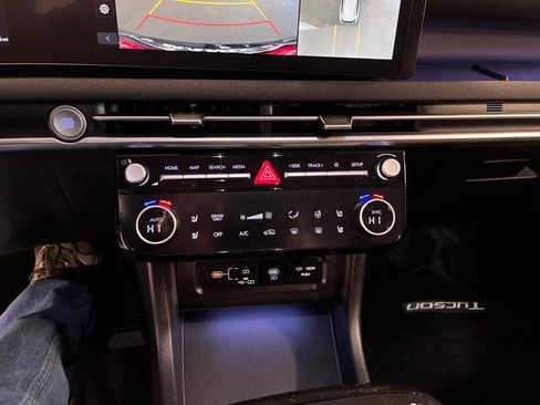 Used 2025 Hyundai Tucson Limited image 28