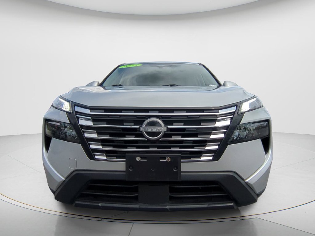 Used 2025 Nissan Rogue SV FWD image 2