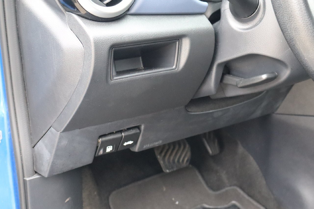 Used 2024 Nissan Versa SV FWD image 21