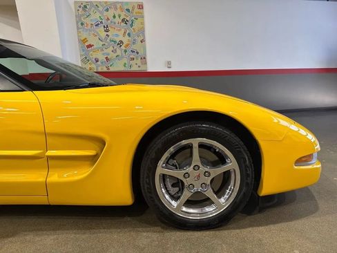 Used 2004 Chevrolet Corvette Convertible w/ Preferred Equipment Group RWD image 38