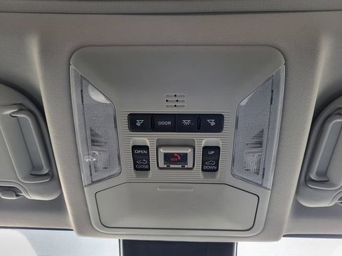 Used 2021 Toyota RAV4 XLE w/ Convenience Package FWD image 21