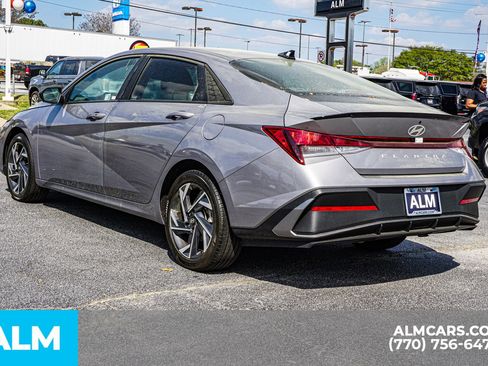 Used 2025 Hyundai Elantra Sport image 8