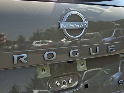 Certified 2024 Nissan Rogue SV w/ SV Premium Package AWD/4WD image 32