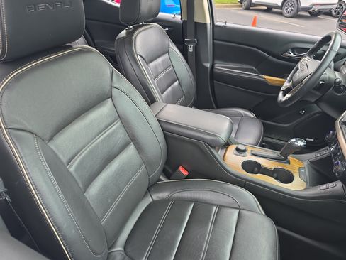 Used 2017 GMC Acadia Denali w/ Technology Package FWD image 10