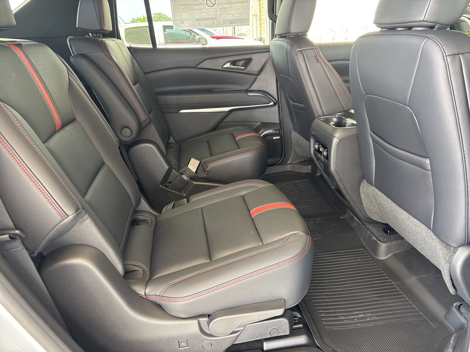New 2026 Chevrolet Traverse RS w/ LPO, Floor Liner Package FWD image 23