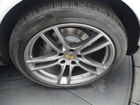 Certified 2023 Porsche Cayenne S AWD/4WD image 14