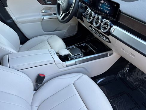 Certified 2023 Mercedes-Benz EQB 250+ w/ Exclusive Package image 15