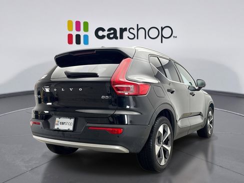 Used 2025 Volvo XC40 B5 Plus image 5