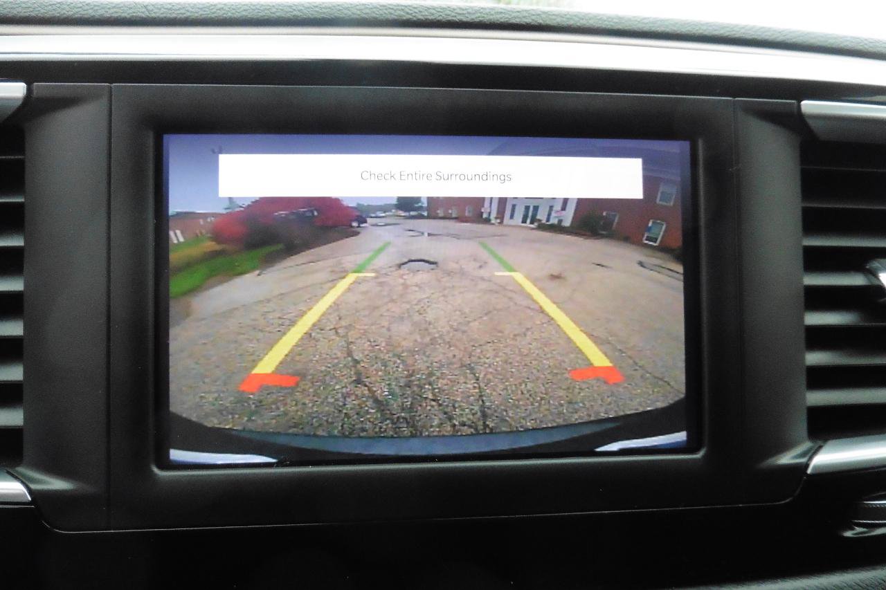 Used 2022 Chrysler Voyager LX FWD image 3