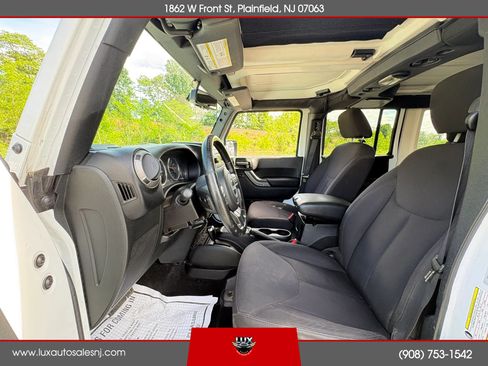 Used 2015 Jeep Wrangler Unlimited Sport w/ Quick Order Package 24S AWD/4WD image 15