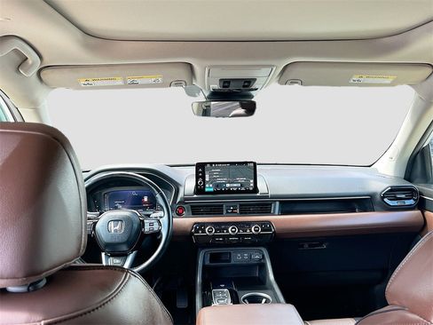 Used 2024 Honda Pilot Elite image 23