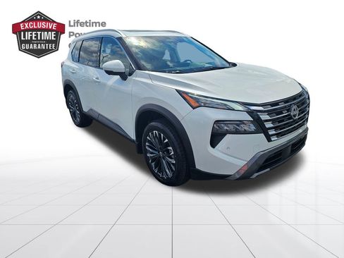 Used 2025 Nissan Rogue SL w/ Tech Package FWD image 5