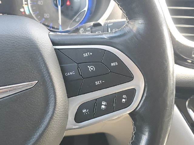 Used 2021 Chrysler Pacifica Touring-L FWD image 25