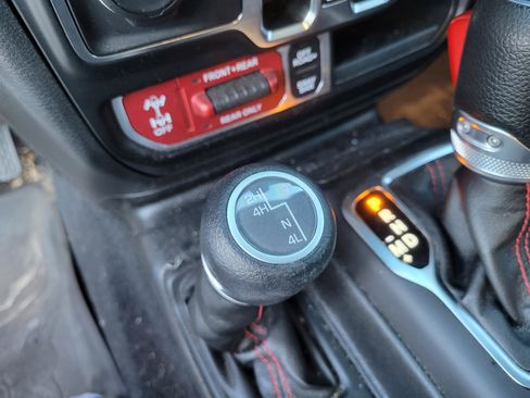Used 2023 Jeep Wrangler Unlimited Rubicon AWD/4WD image 22