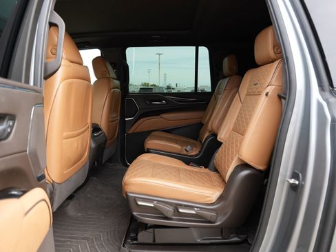 Used 2023 Cadillac Escalade ESV Premium Luxury image 20