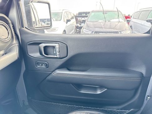 Used 2021 Jeep Wrangler Unlimited Sahara image 24