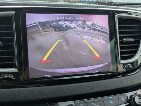 Used 2023 Chrysler Pacifica Touring-L FWD image 20