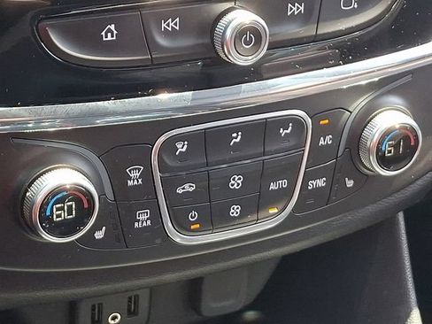 Used 2018 Chevrolet Traverse LT AWD/4WD image 14