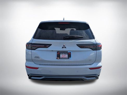 New 2026 Mitsubishi Outlander SE image 4