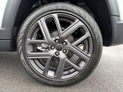 New 2026 Jeep Compass Latitude image 13