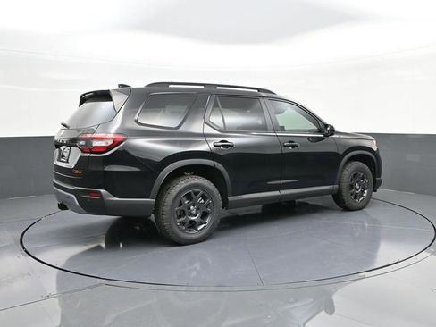 New 2025 Honda Pilot TrailSport image 14