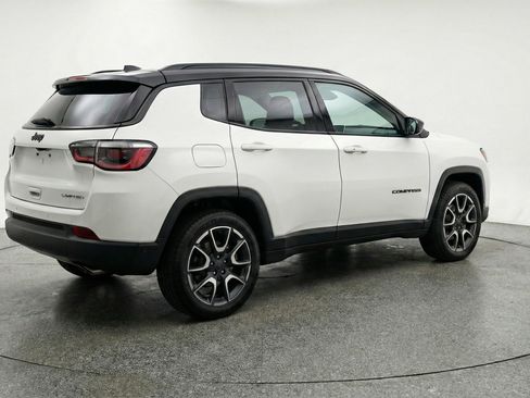 Used 2025 Jeep Compass Trailhawk AWD/4WD image 9