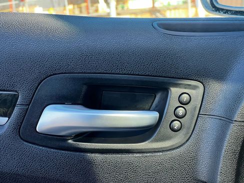 Used 2016 Chrysler 300 C image 36