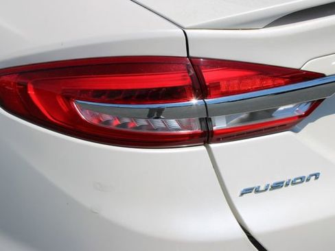 Used 2018 Ford Fusion SE w/ Equipment Group 201A FWD image 18