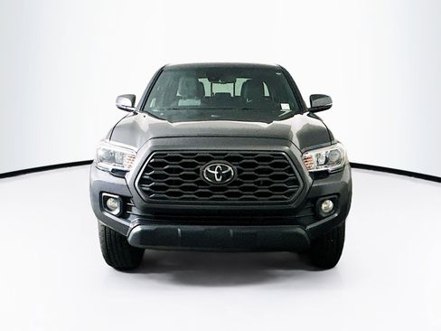 Used 2022 Toyota Tacoma TRD Off-Road image 2