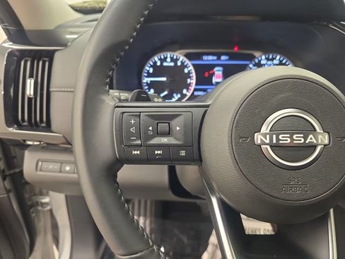 Used 2025 Nissan Pathfinder SV AWD/4WD image 33