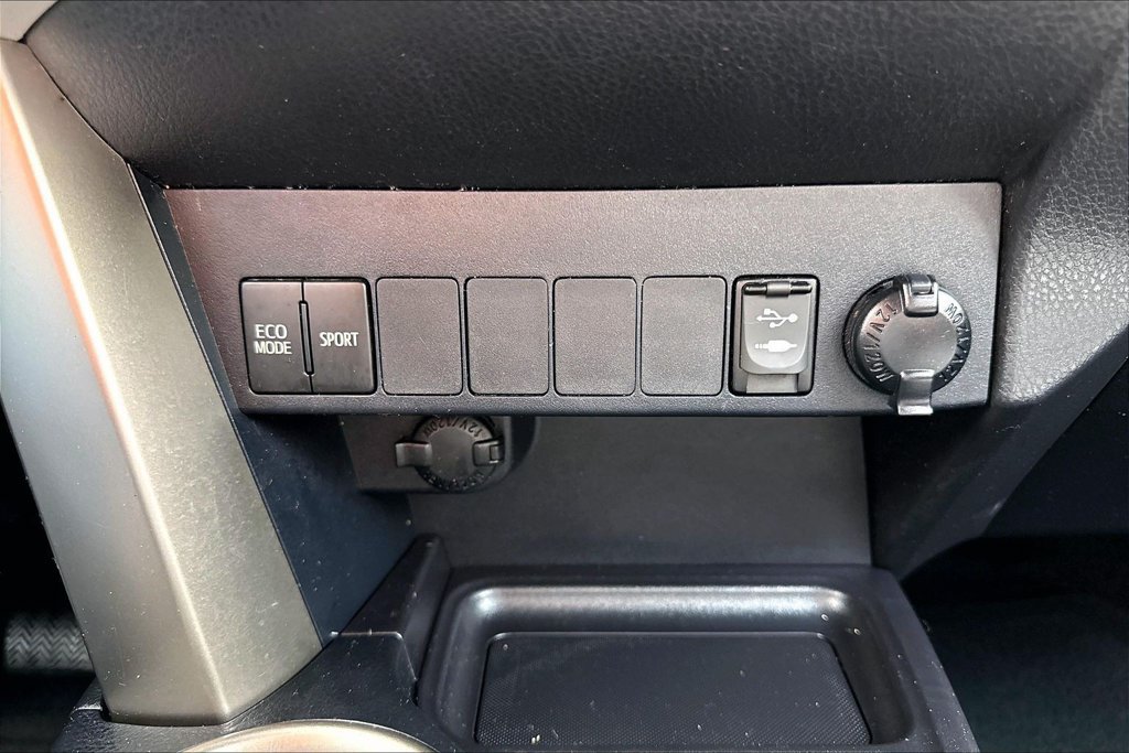 Used 2013 Toyota RAV4 LE FWD image 33