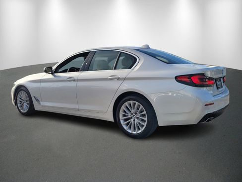 Used 2023 BMW 530i w/ Premium Package image 5