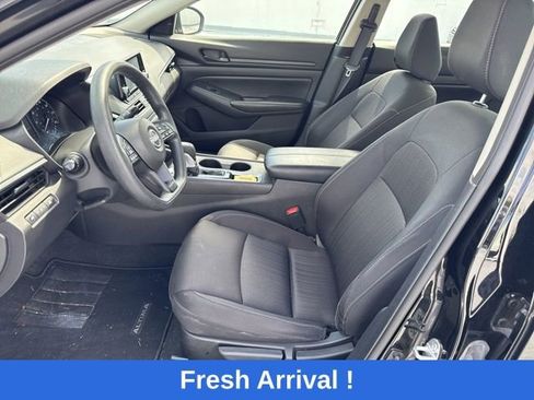 Used 2024 Nissan Altima 2.5 S image 2