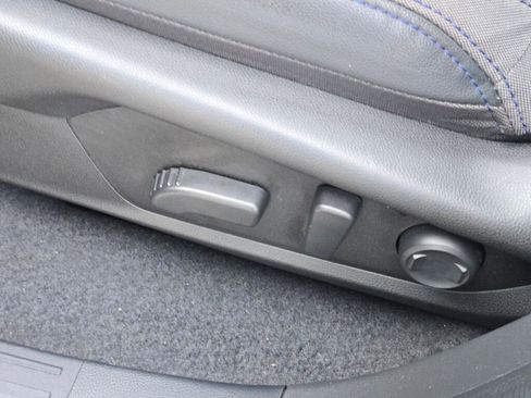 Used 2025 Subaru Forester Premium AWD/4WD image 26