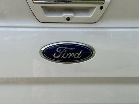 Used 2015 Ford F150 Lariat w/ Equipment Group 502A Luxury AWD/4WD image 11