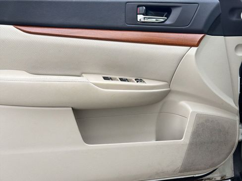 Used 2013 Subaru Outback 2.5i Limited w/ Moonroof Pkg AWD/4WD image 22